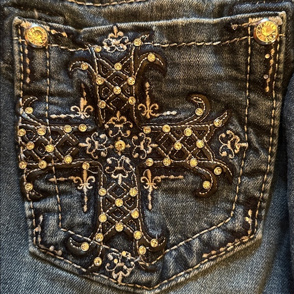 EUC Miss Me mid rise jeans - Size 26 - Picture 2 of 6